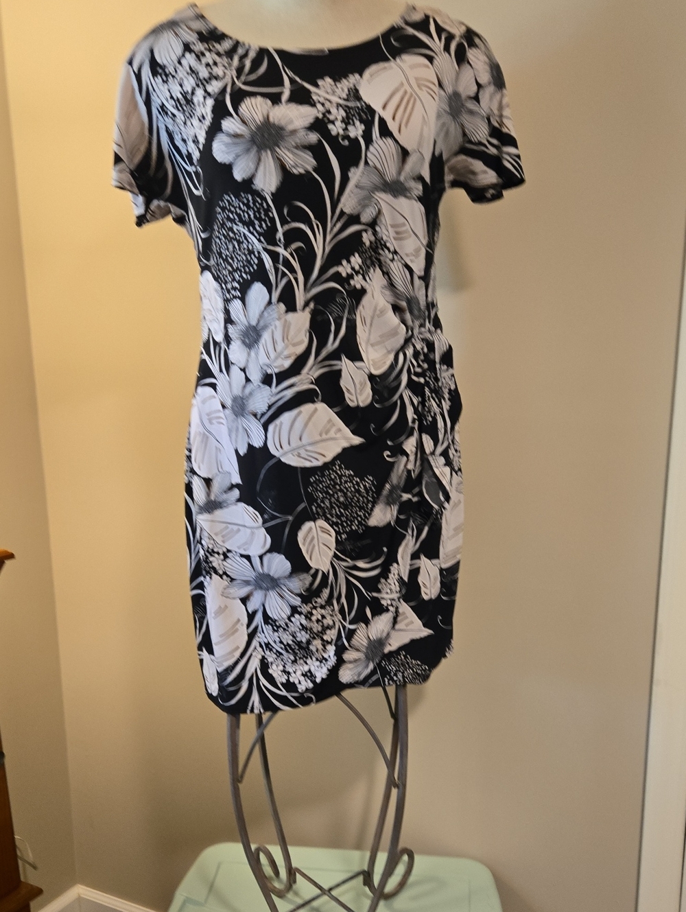 Black & White Floral Ruched Side Short Sleeve Dress